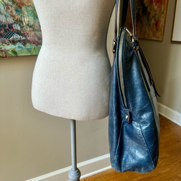 HOBO Delaney Shoulder Bag - Picture 4 of 16
